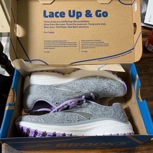 Women’s 8.5 Brooks